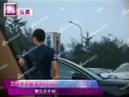 视频：王菲李亚鹏离异仍同行 携女庆中秋