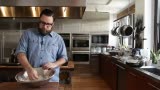 ? How To Peel a Head of Garlic in Less Than 10 Seconds - YouTube