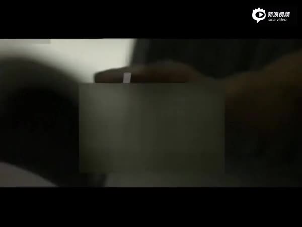 广西一教育局官员与两女生玩双飞 开房视频曝光
