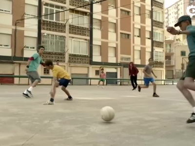 梅西广告演绎功夫足球
