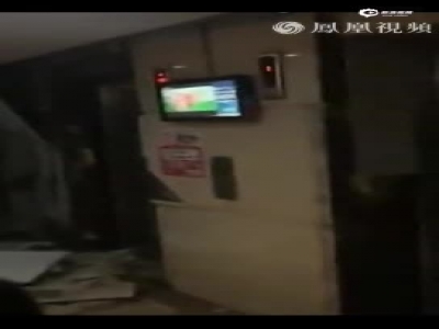 重庆:小区住户突发爆燃 洗澡女子裹棉被从5楼跳下