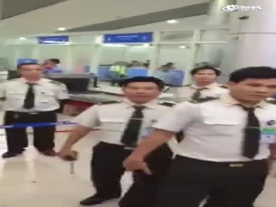 网曝越南边检扣中国游客护照