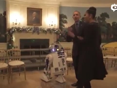 【新浪电玩】奥巴马夫妇白宫与风暴兵共舞