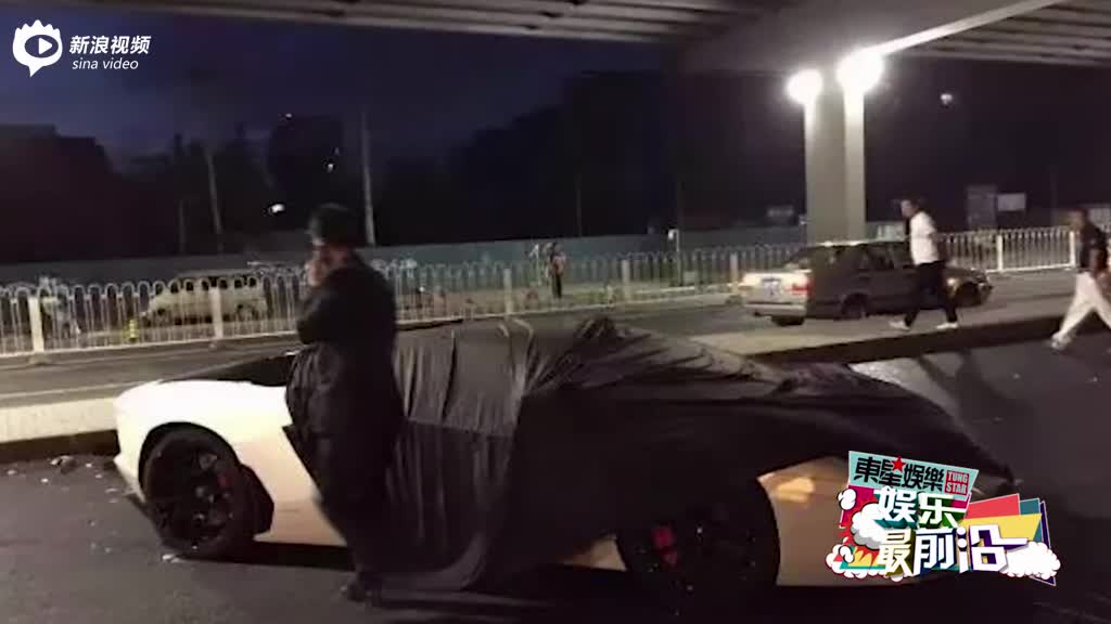 视频：李易峰方称开不熟悉的车不慎车祸 没有酒驾