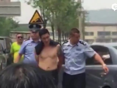 實拍男子砸死勸告者被控