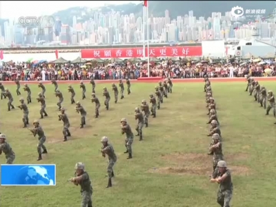 香港：庆祝香港回归19周年·驻港部队“军营开放日”——4万市民走进军营感受军人风采