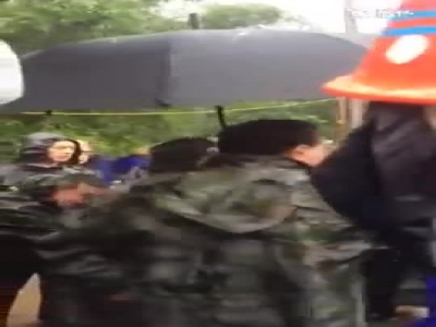网友拍摄李克强总理抵达武汉