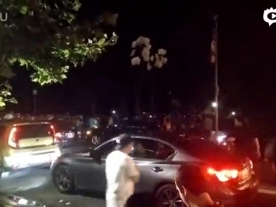 美国公园半夜惊现《精灵宝可梦：GO》稀有精灵 现场仿佛丧尸围城2