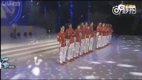 中国女排、张杰在澳门合唱《年轻的战场》