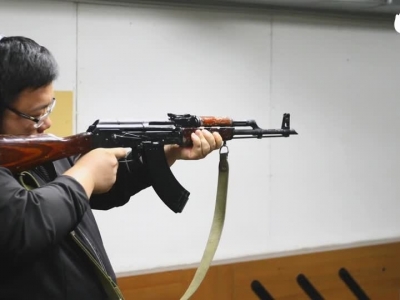 俄罗斯试射AK-47