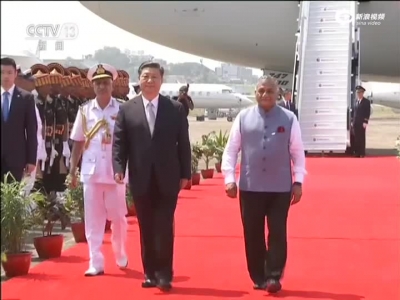 习近平抵达印度果阿  出席金砖国家领导人第八次会晤
