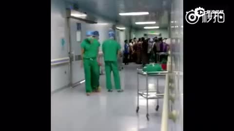 网曝卫计局官员妻子胎死腹中 数十人冲击医院