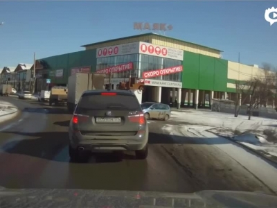 视频：别人溜冰你溜车！车祸都是你全责
