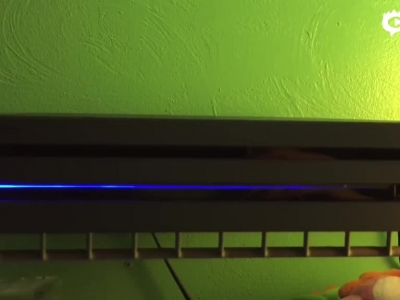 【新浪电玩】PS4 Pro呼吸灯效果实拍
