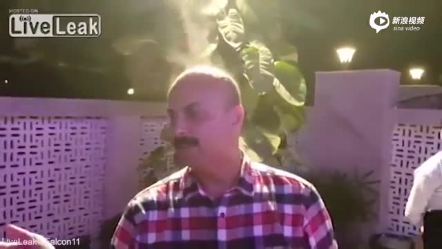 印度秃头男子头顶“冒烟”视频走红网络