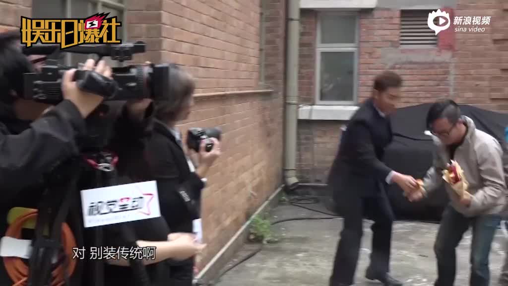 曝张孝全跟大厅有激情戏女生v大厅性感美女动作图片