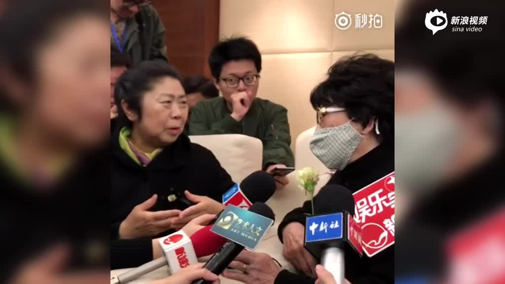 视频：王文娟出席徐玉兰追思会 难掩悲痛之情