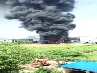岳阳一化工园内装载化学物品槽罐车起火