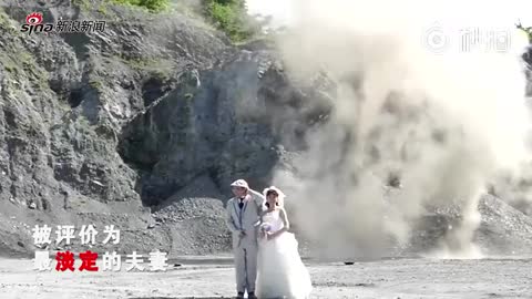 日本淡定夫妻以矿场爆炸为背景重拍婚照