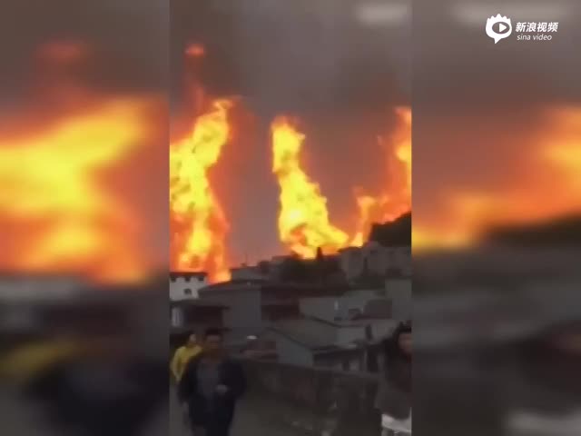 贵州一天然气管道发生爆炸 现场火光冲天