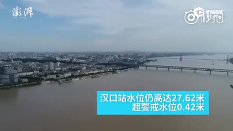 航拍1号洪水过境武汉：长江浊，汉江清