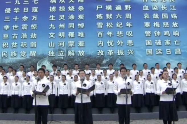 现场：80名南京青少年代表宣读《和平宣言》