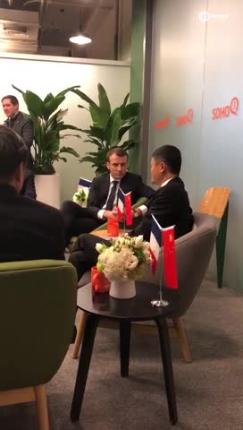 视频：法国总统马克龙和马云跨国相见
