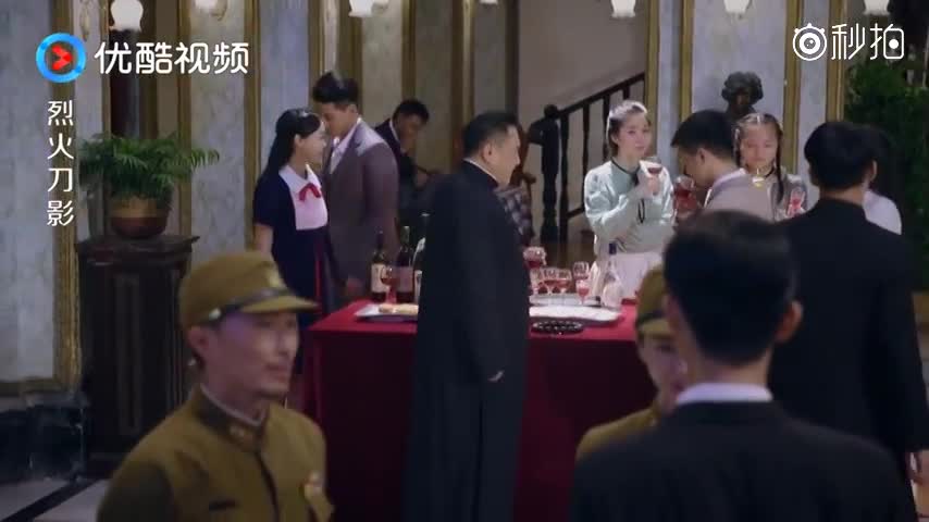 《烈火刀影》彩儿阻止光奇刺杀竹内秀夫,这招用的实在高明!
