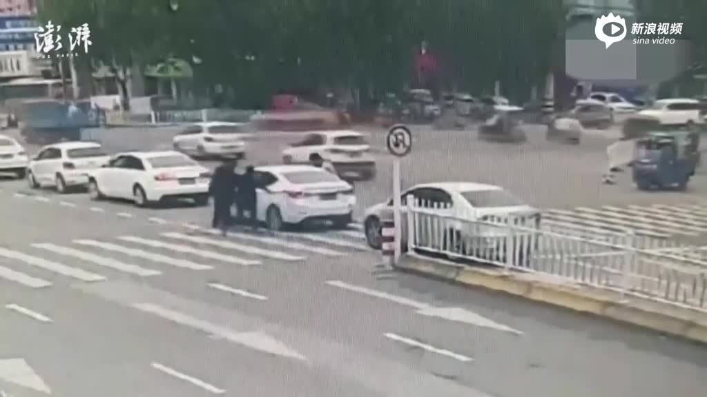 视频丨燃爆！亳州警方公布便衣民警抓捕画面