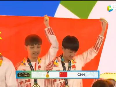 亚运会英雄联盟中国团队夺冠颁奖升国旗