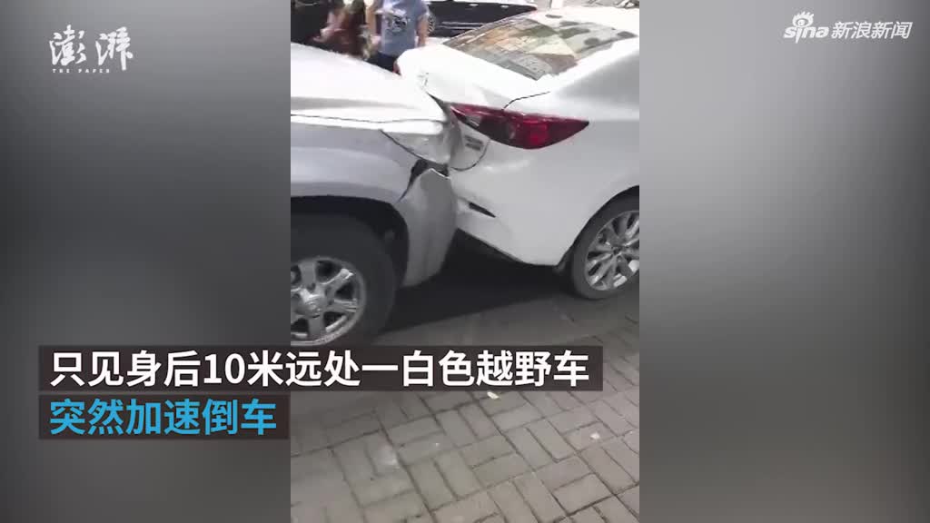 视频|女司机停车位内开“碰碰车”连撞7车 警察: