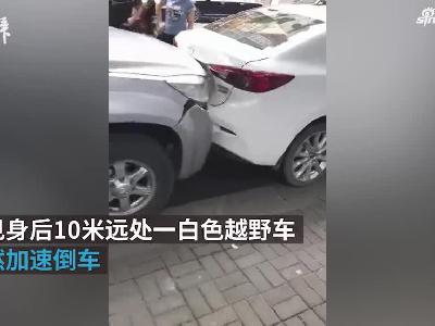 视频|女司机停车位内开“碰碰车”连撞7车 警察:无酒驾