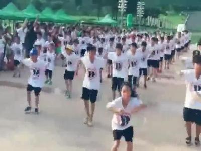 这学校好时尚广播体操竟能这么劲爆彻底服了_1536130438334.mp4