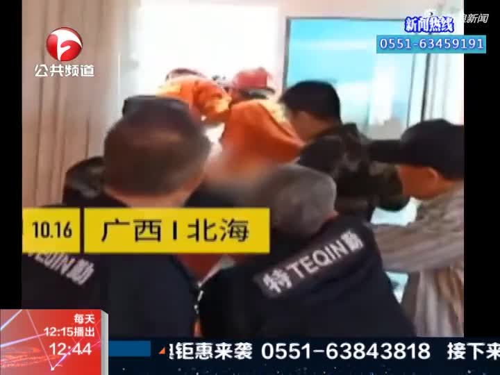 视频：83岁老人被锁家中  从25楼徒手爬到8楼