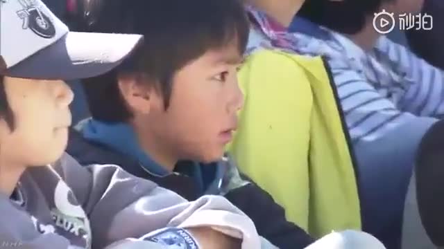 视频：硬核教育！专业替身为日本中小学生展示自行车