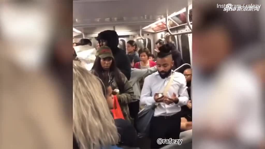 视频|“别偷拍我！” 纽约地铁两侏儒男攻击疑似偷