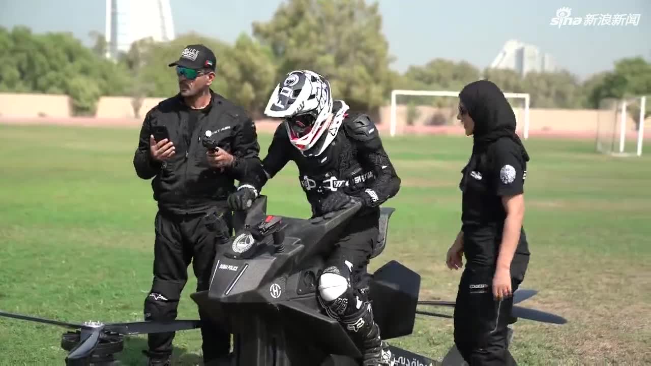 视频-酷炫！迪拜警方测试飞行摩托 可升空5米飞行