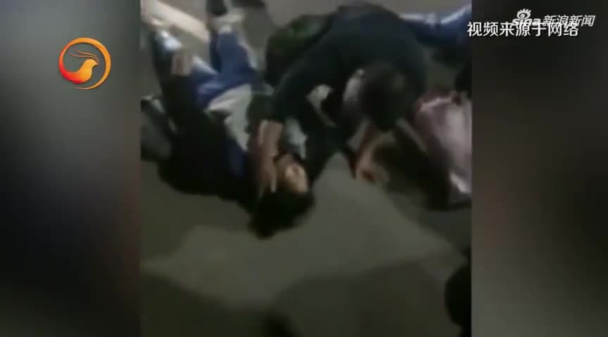 视频|司机醉驾撞飞斑马线上的两名女学生 两次下跪