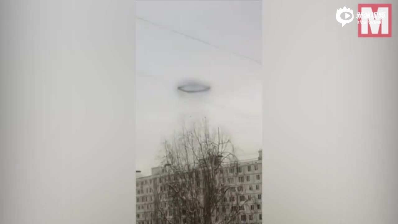 视频-莫斯科上空惊现黑色圆环 目击者称疑似UFO
