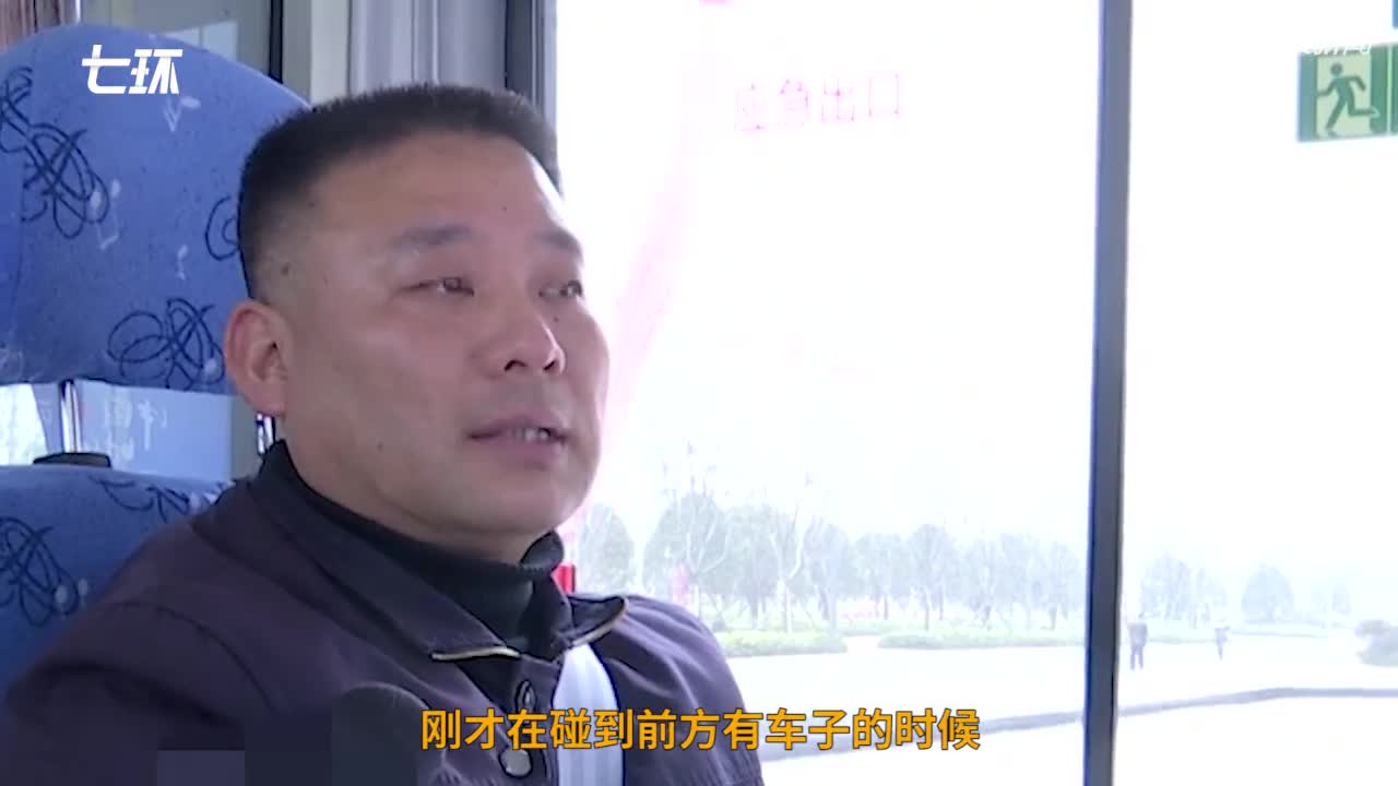 视频-浙江首辆智能公交上路测试 “刷手”买票
