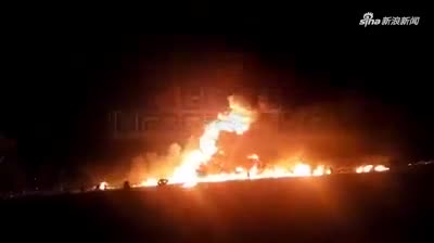 视频-墨西哥中部输油管道爆炸 火光冲天