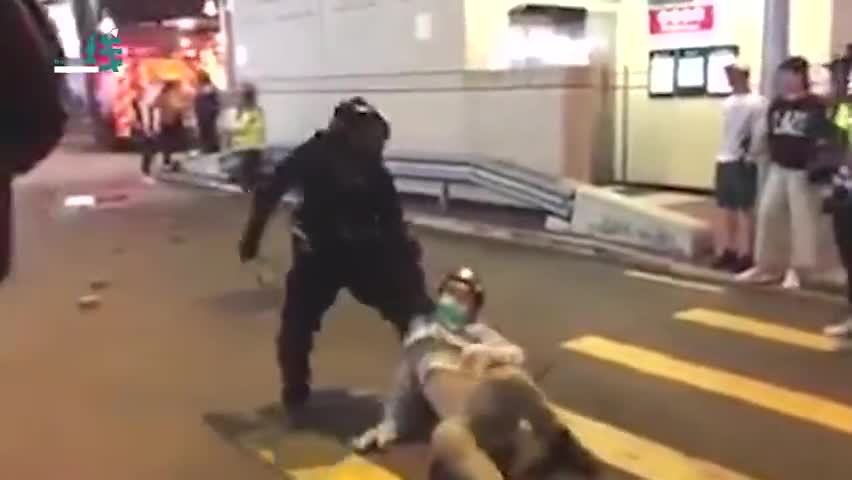 视频|阿sir孤身一人抓住暴徒同伙企图救援 被一