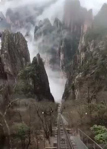 视频：宛如仙境 “中国版霍格沃兹魔法列车”火了