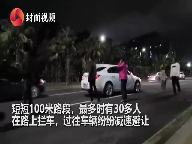 视频-村民借跨年晚会赚千元停车费：不少村民站路中