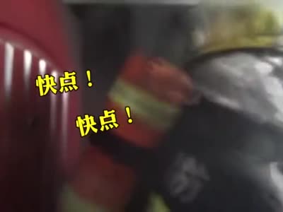 砰！萍乡一民房起火，消防员灭火时突发爆燃…你真的会报火警吗？