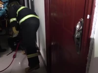 上海一女子疑似烧炭自杀外地朋友报警，已送医无生命危险