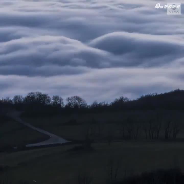 视频-延时摄影记录法国小镇绝美云层：像海浪般“波