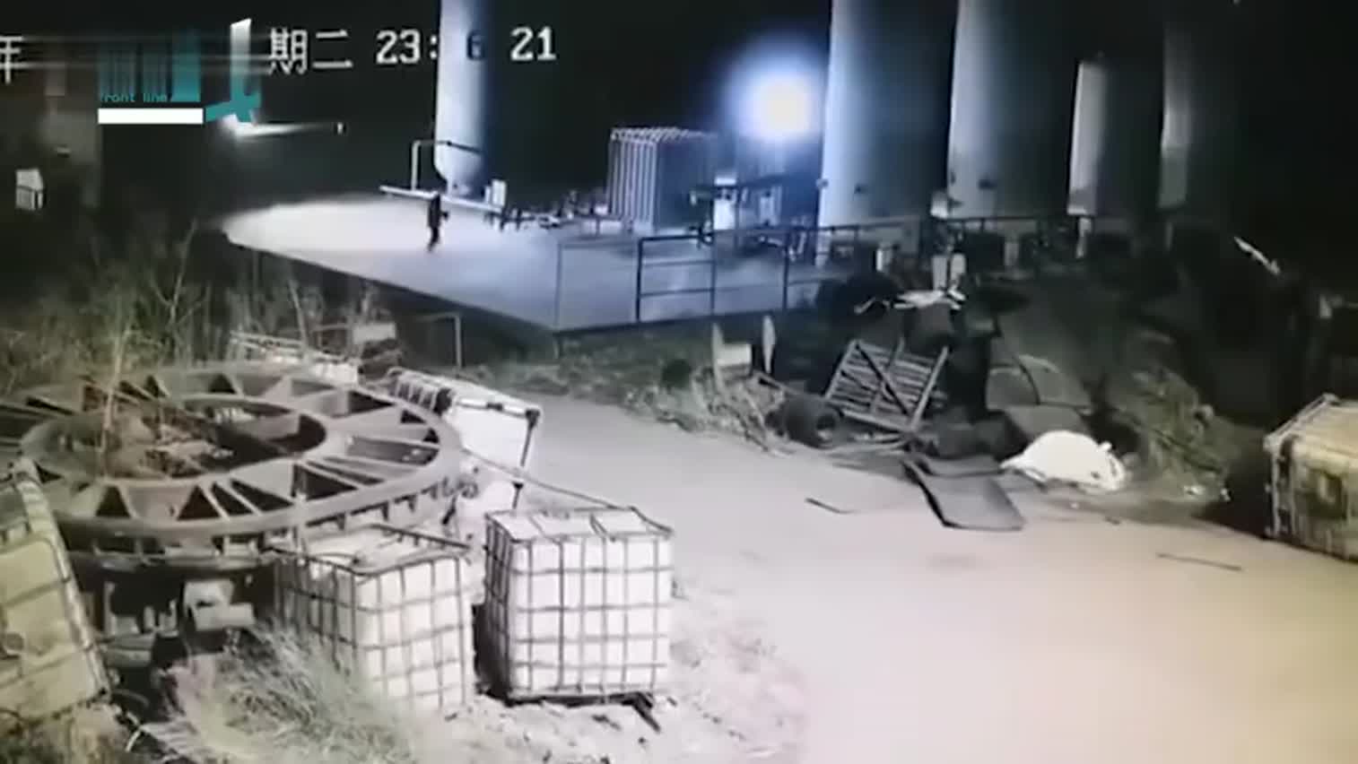 视频|钢铁厂液氧泄漏女工上前拍照引发爆炸被炸身亡