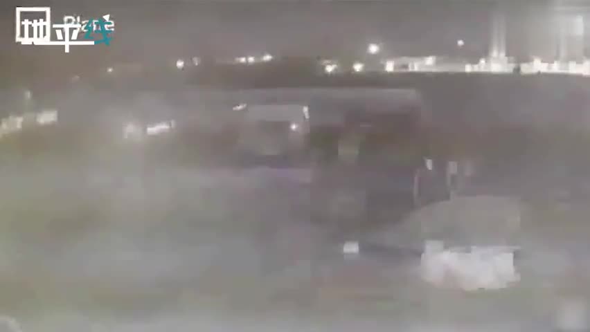 视频：美媒曝最新视频！乌克兰客机被2枚导弹先后击