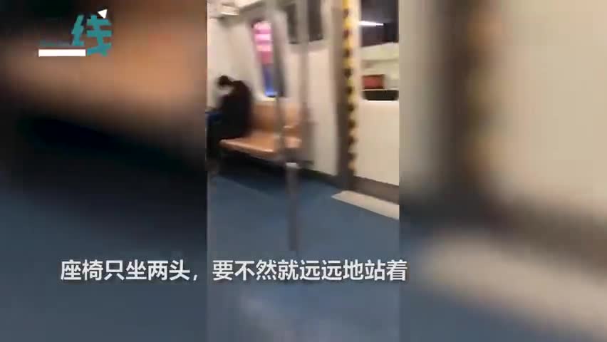 视频-开工第一天“北欧风”的北京地铁：每人间隔数